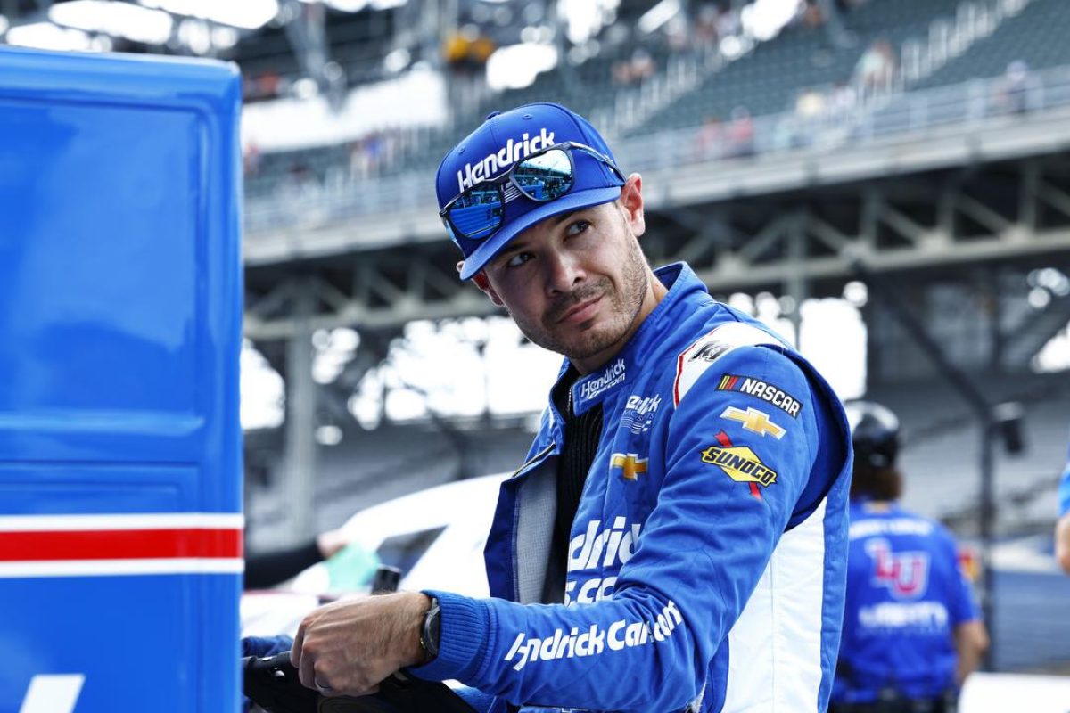 Rick Hendrick bocsánatkérése Dale Jr.-hoz Larson tettleg about trovesztett az Indy 500-on