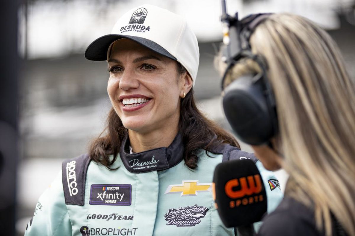 Legendás teljesítményt nyújt az 45 éves új versenyző a NASCAR Cup-ban