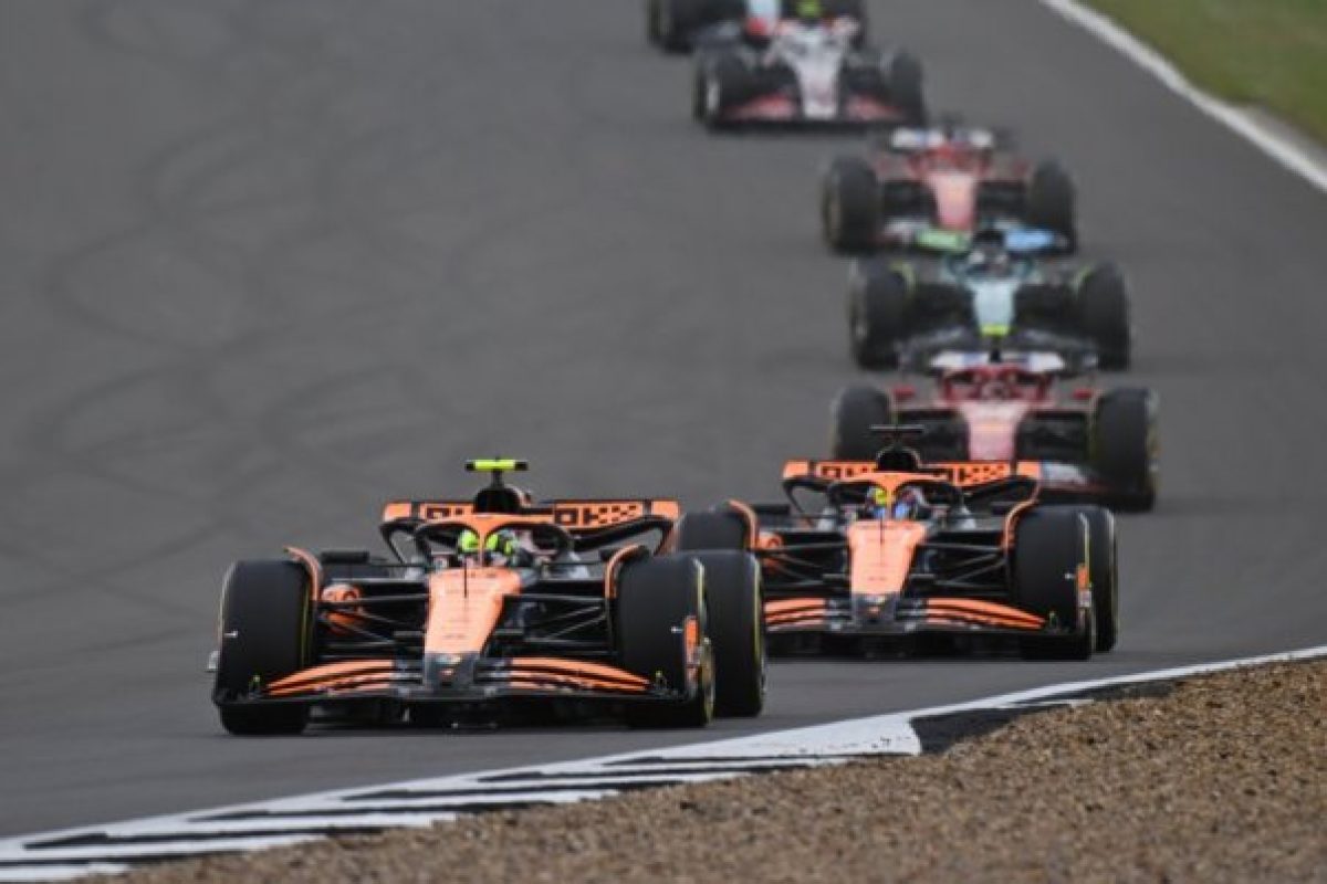 Az F1-es Brit Nagydí első szabadedzésének élő közvetítése