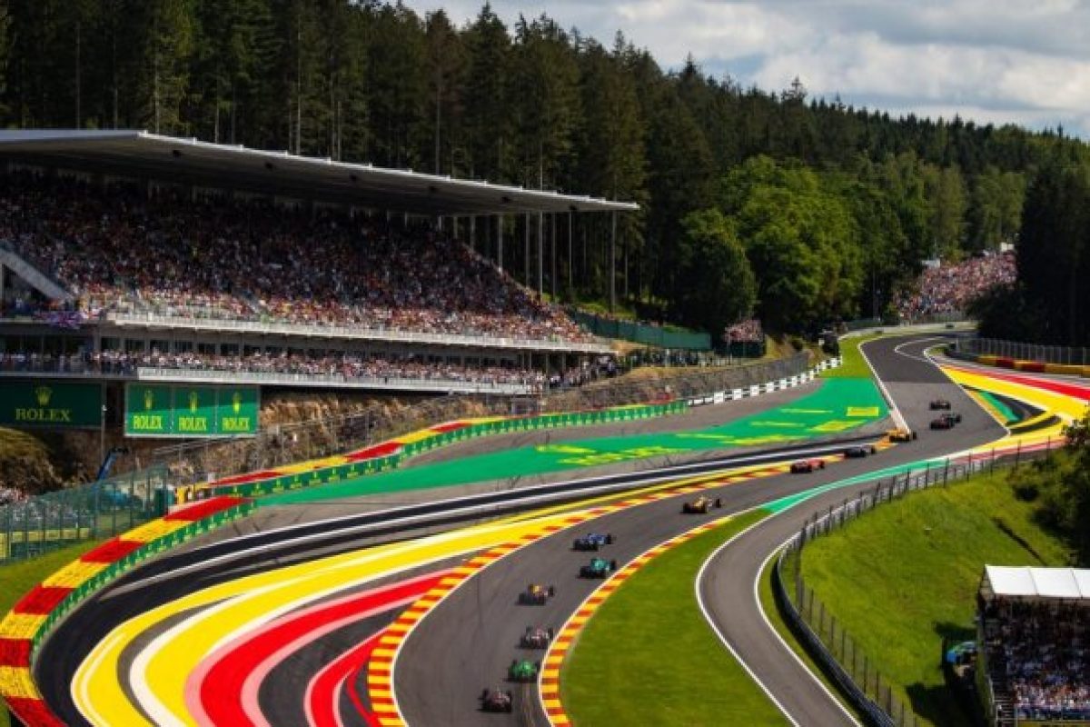 ÉLŐ: F1 Belga Nagydíj szabadedzése – Kövessük a versenyzők első körét!