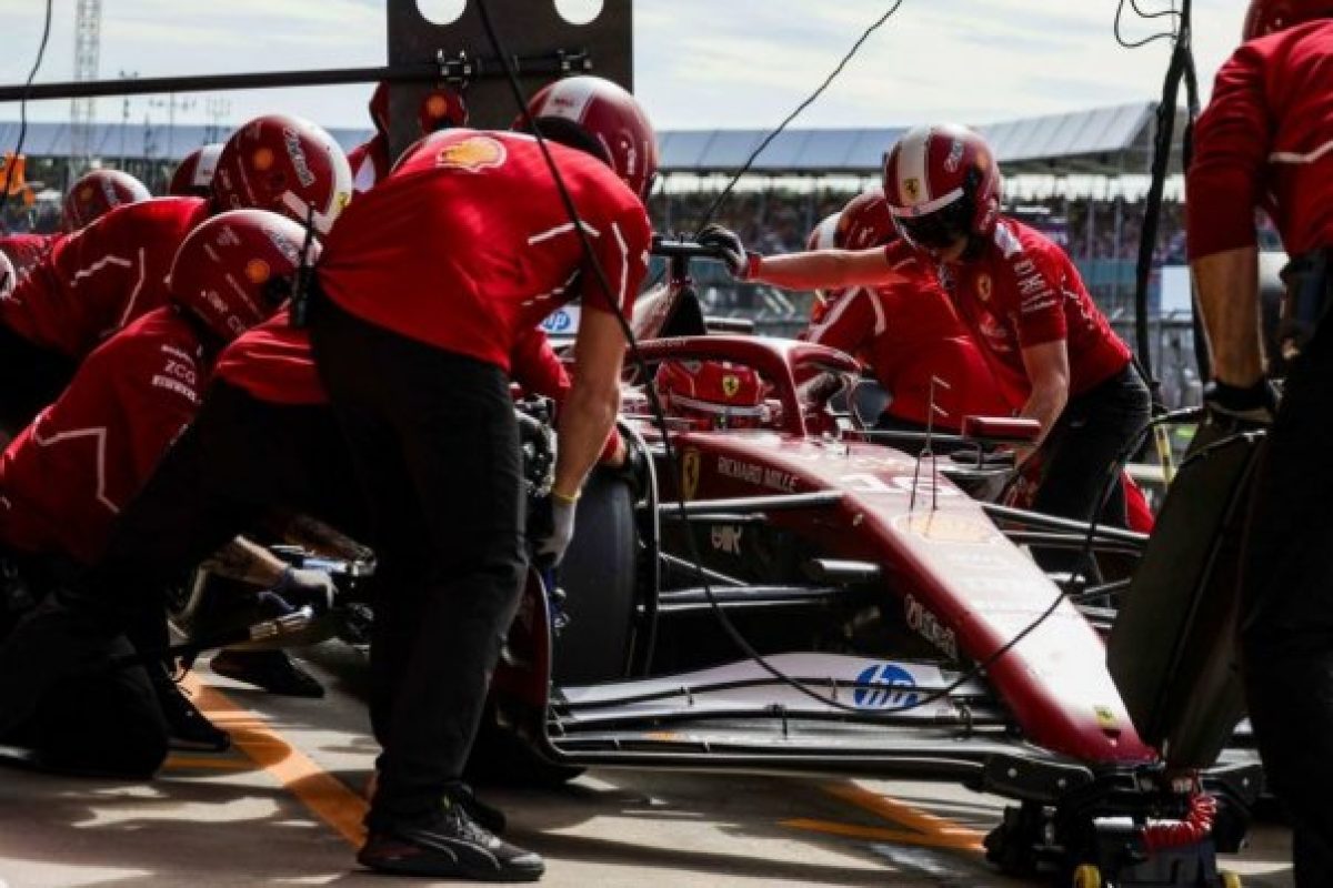 A rejtélyes akadály: hogyan befolyásolja az időmérőt a Ferrari furcsa problémája?