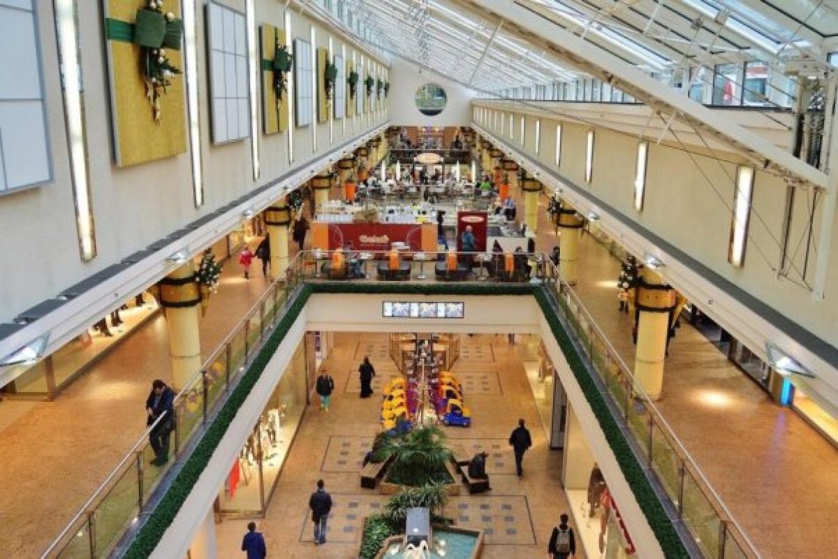 Variálható és strapabíró: Öntapadós padlómatrica a beltér és kültér számára