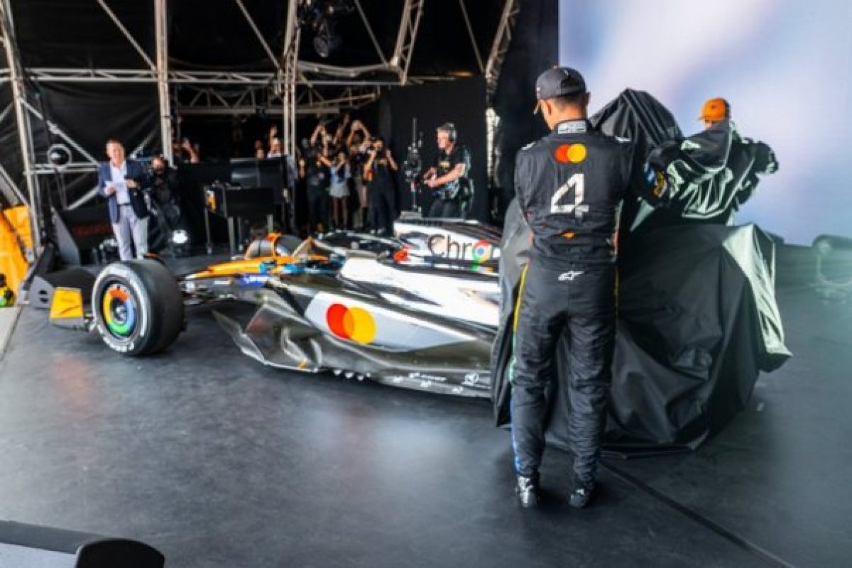 Aznap F1: Verstappen aláírás, McLaren bemutatkozik, Lindblad csatlakozik