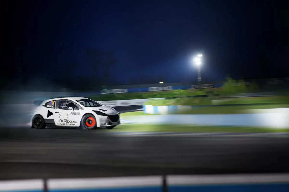 Villanyfényben újra nekivág a ralikrossz elite a RabócsiRing versenyén