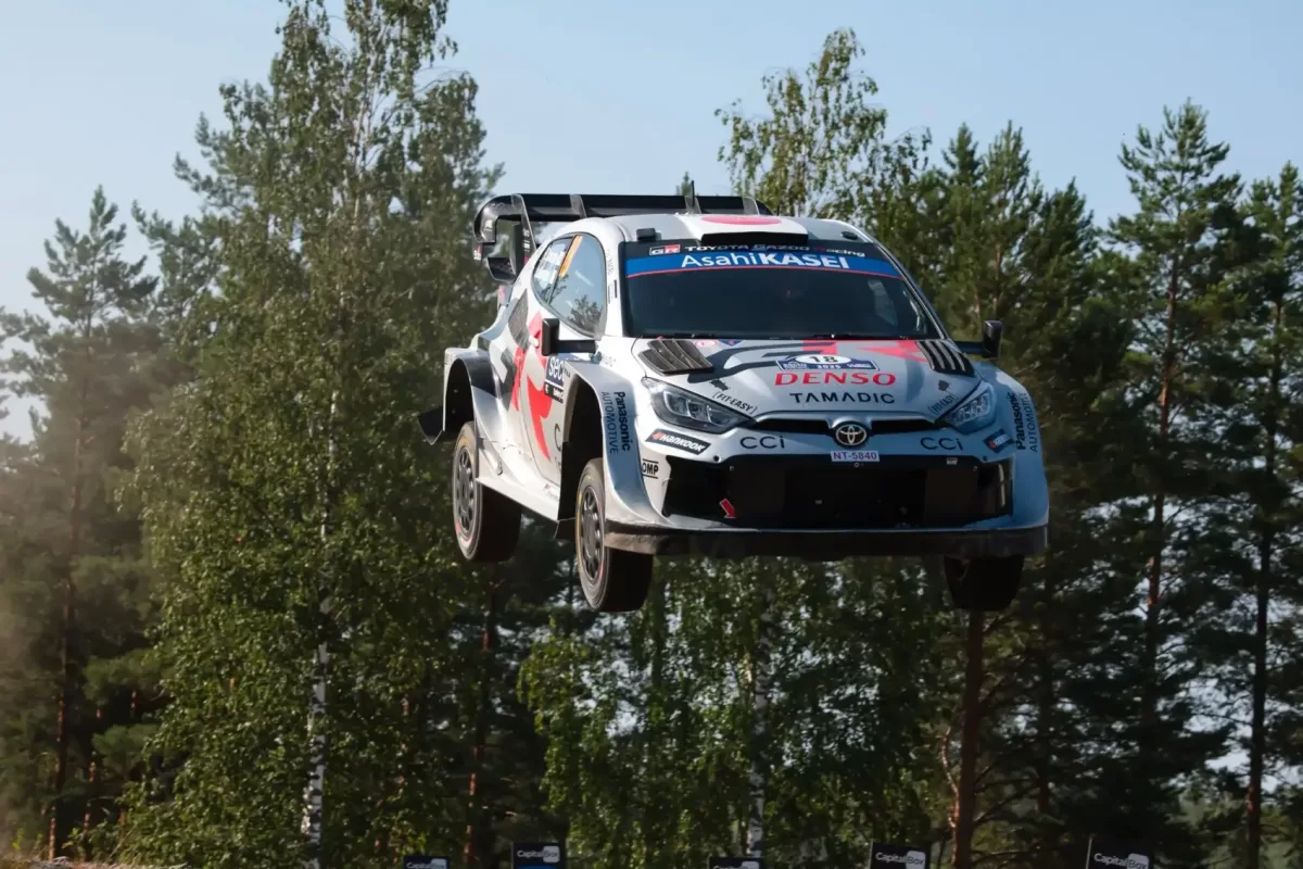 Lélegzetelállító teljesítmény a Finn Rallyn: Katsuta nyomás alatt csodát tett