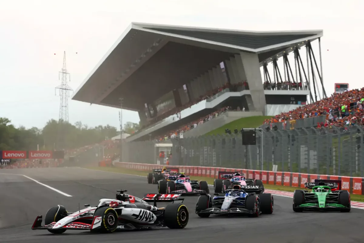 Az F1-es csapat tulajdonosának áradó vételi ajánlatoktól körülvéve