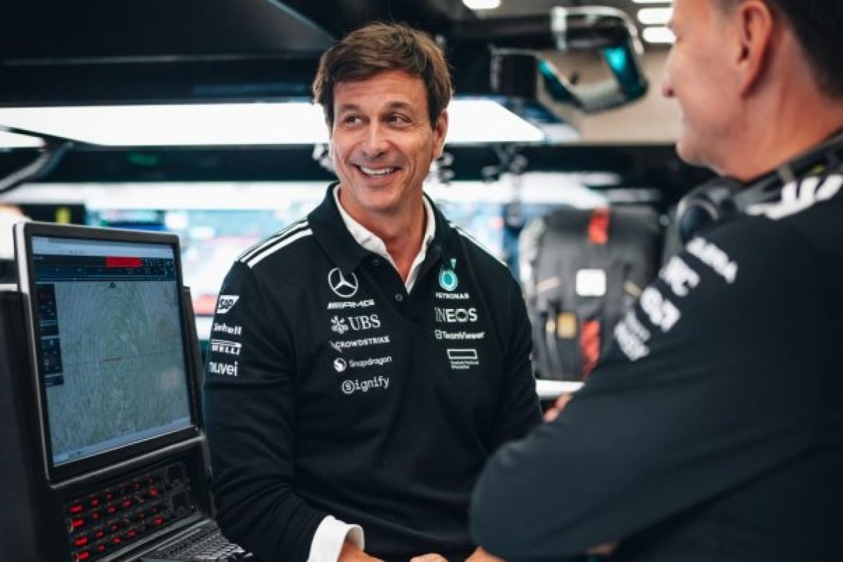 Wolff bizakodik: 50 százalék esély Verstappen csapatához igazolására