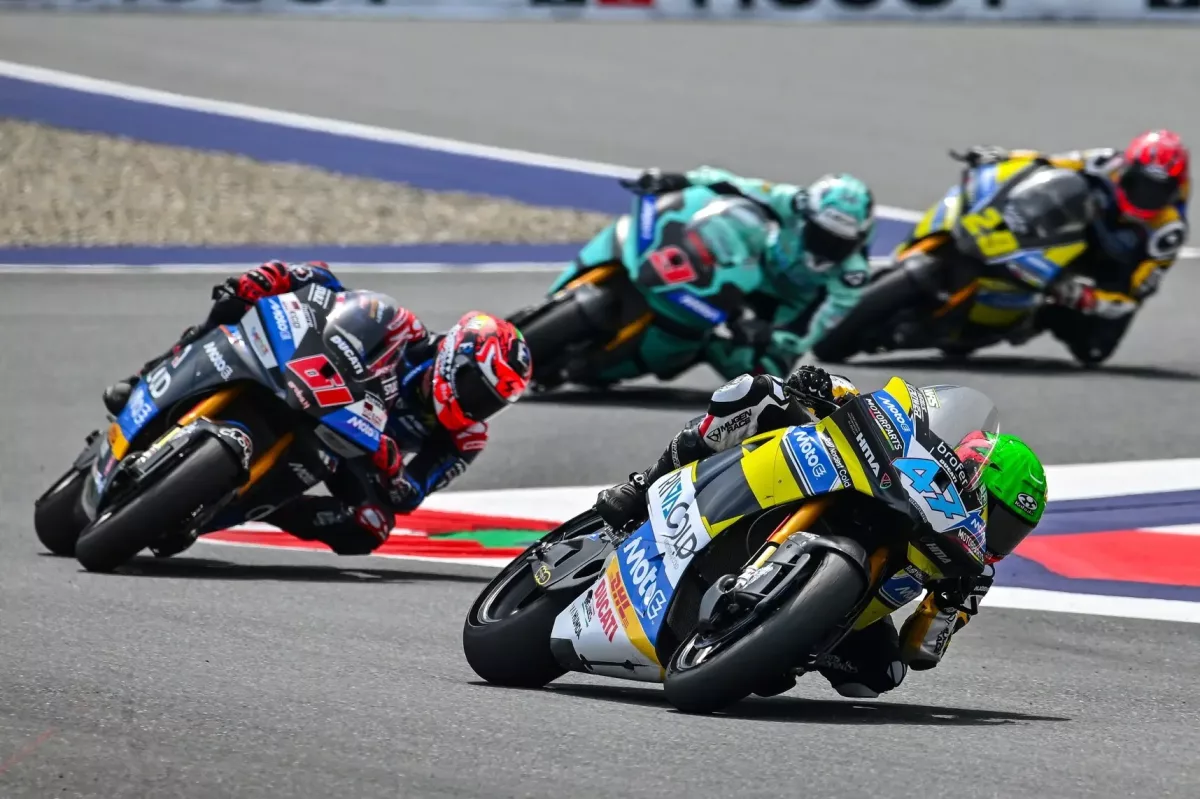 A szájról olvasás mestere: Varga Tibor szurkolókat buzdított a videókban