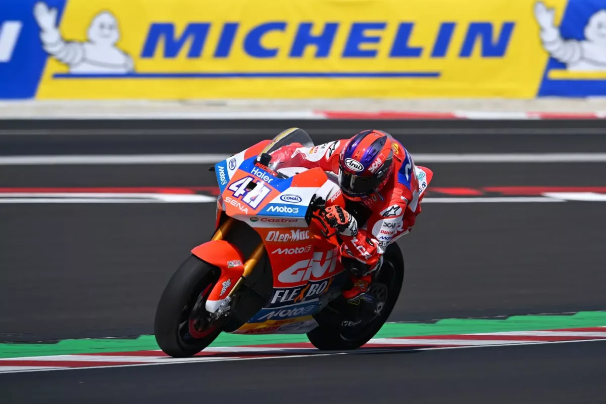 Casadei diadalra kormányozza magát Varga súlyos balesete után: MotoE első Balaton Park-i futamának győztese