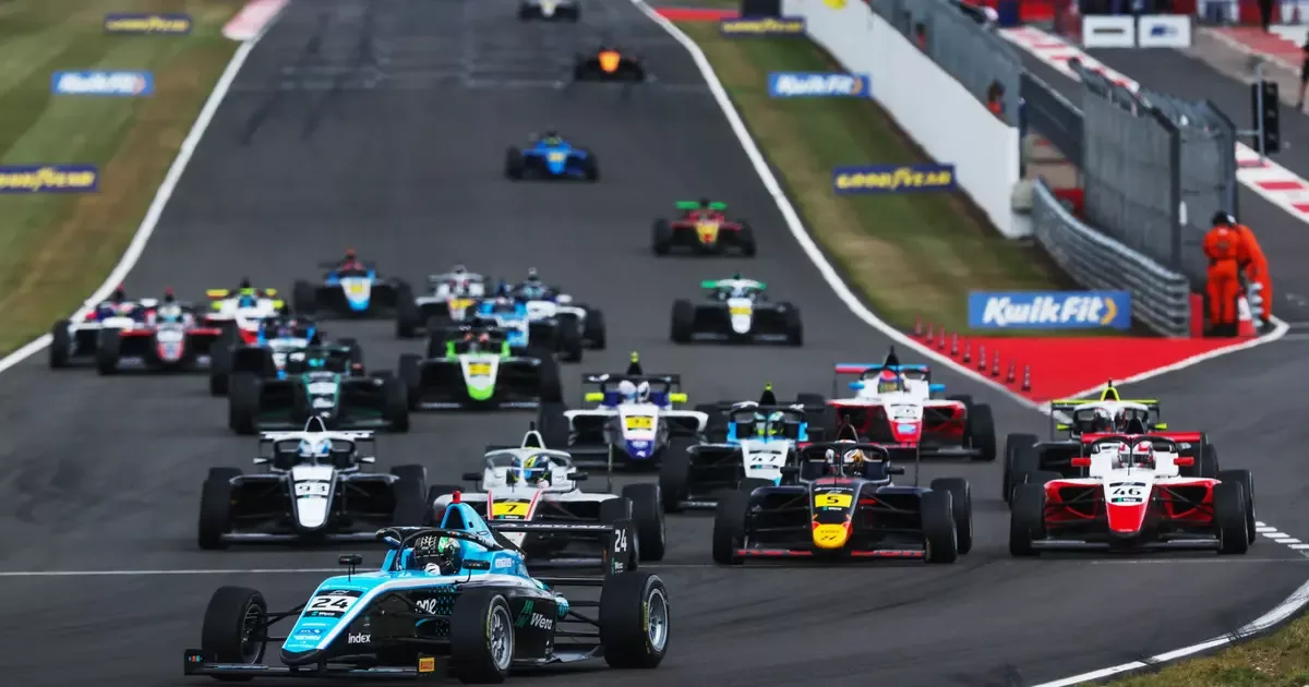 Molnár Martin remekül rajtolt a Donington Parkban