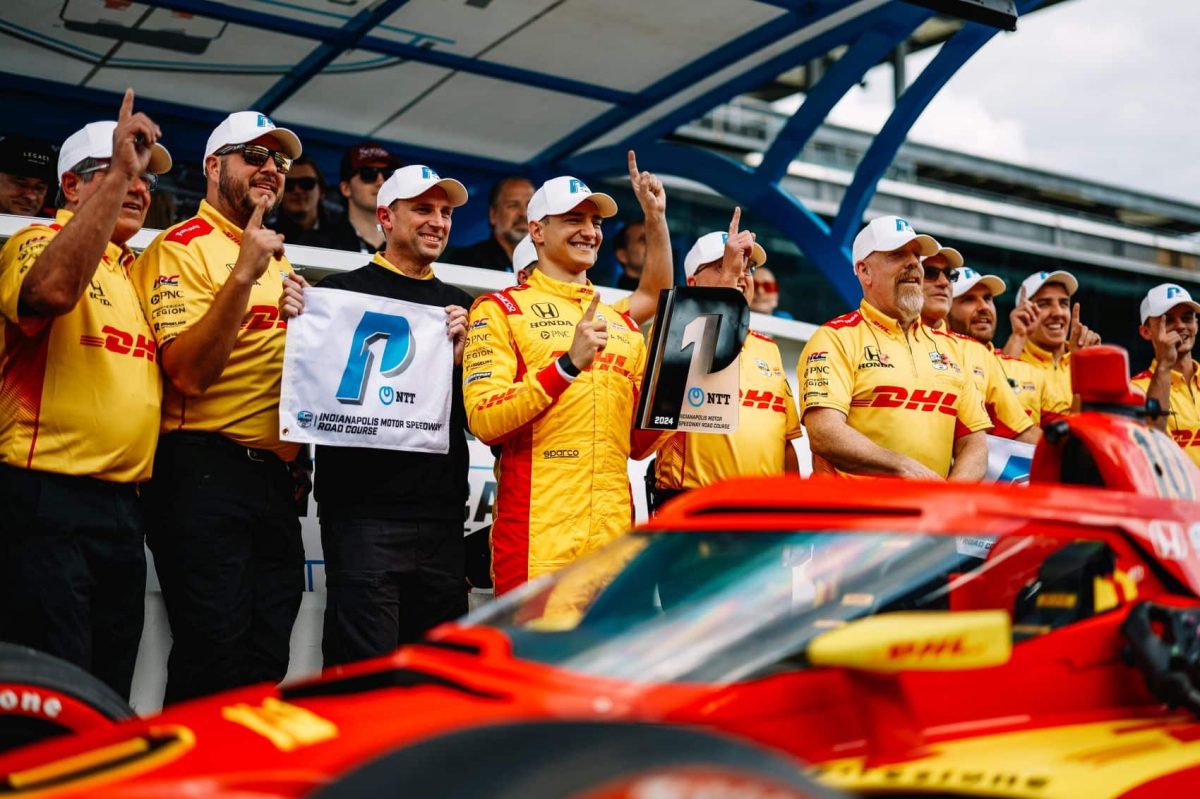 Az alsóbb ligákból érkező sereghajtó fenyegeti a Forma-1 sztárt