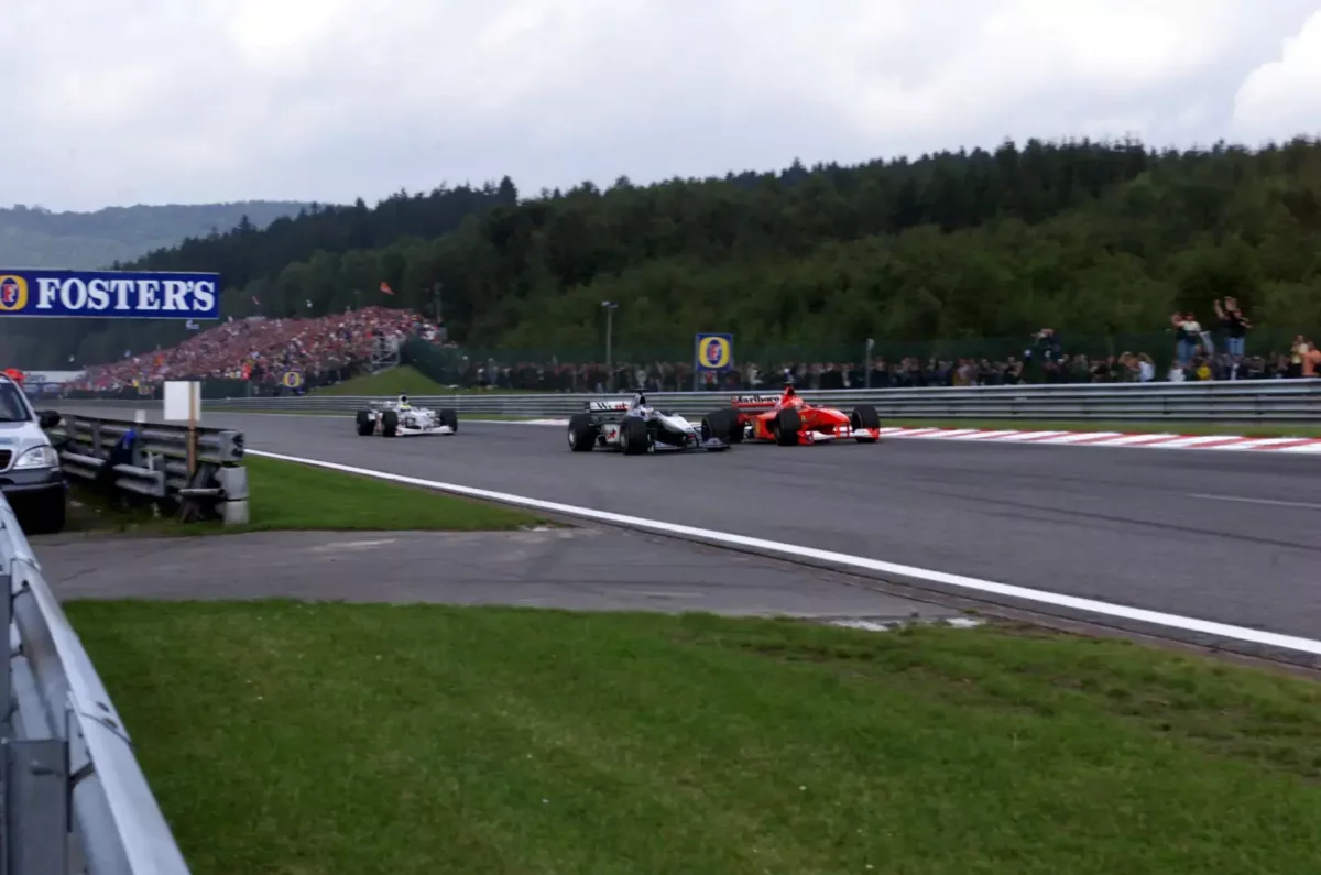 Amikor sikerült meglepni Schumachert – 25 éves lett a nagybetűs előzés (videó)