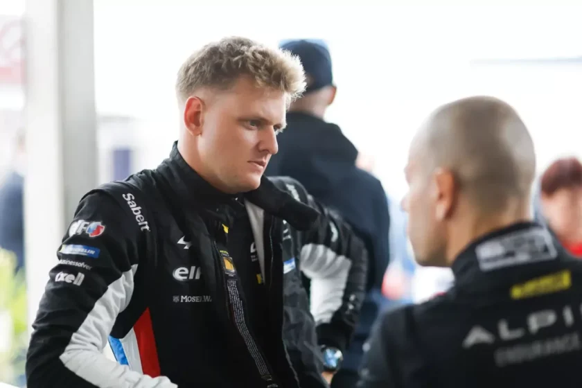 Az „Új kihívások Schumachernek: Visszatérés az F1-be korlátozott feltételekkel” cím hatásos lehet.