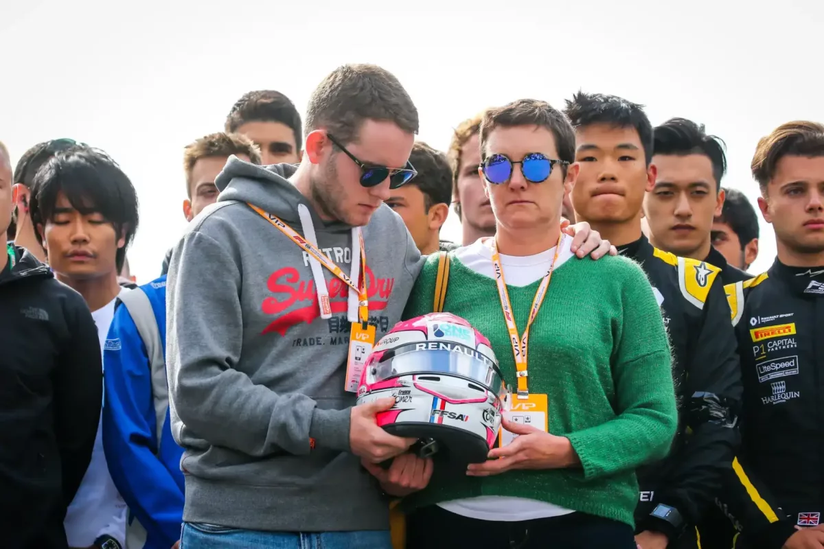 Abrázol-e az F1 szülői áldozatot: hogyan lehet elfogadni a veszélyes sportokat?