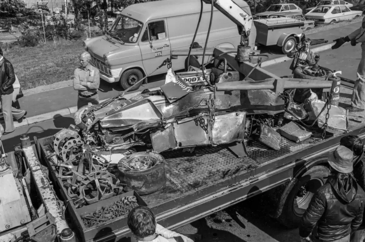 Felejthetetlen tragédia a Forma-1 történetében: Az F1 leghíresebb balesete, ahol a versenyző arcát vesztette