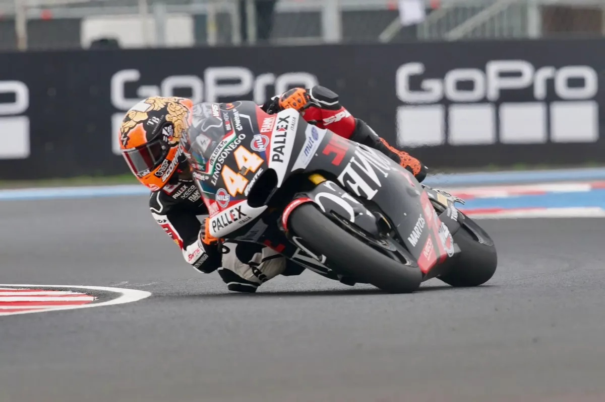 Lélegzetelállító győzelem: A küszködő Moto2-bajnokesélyes az élre törve húzta be az utolsó edzést