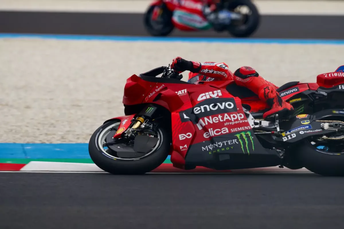 Márquez domlnált a kvalifikáción a Balaton Parkon: Bezzecchi előtt a pole-n, Bagnaia kiesett a Q1-ben