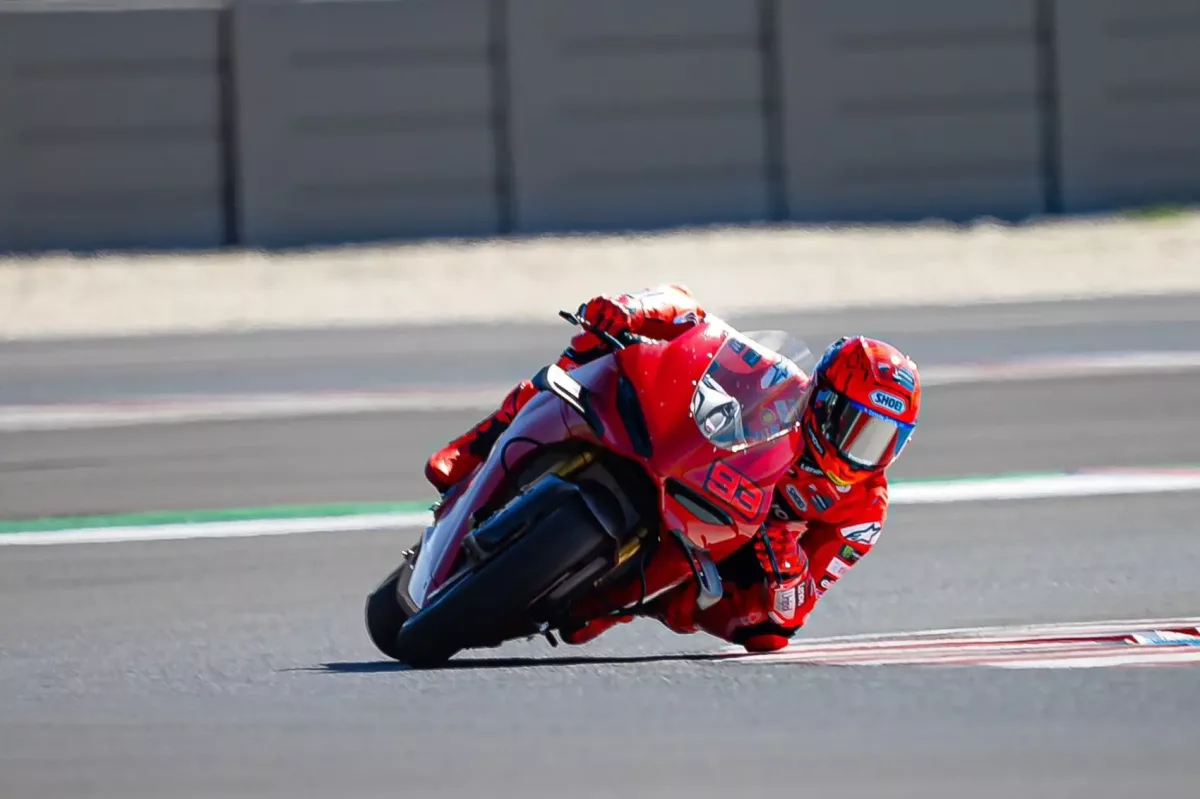 A Ducati-tesztpilóta szerint a Balaton Parkon a MotoGP-gépek fékbetétei fogynak gyorsabban, mint a gumik