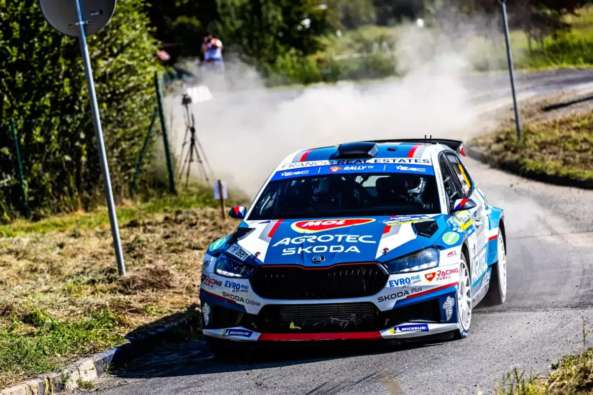 Kopecky vezeti a Barum Rallyt a riválisok előtt szombat délben