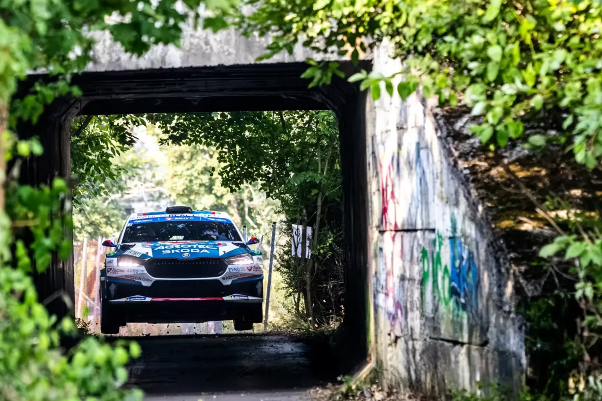 Kopecky fölébe kerekedett a Barum Rallyn, riválisai sorra szenvedtek baleseteket szombat este