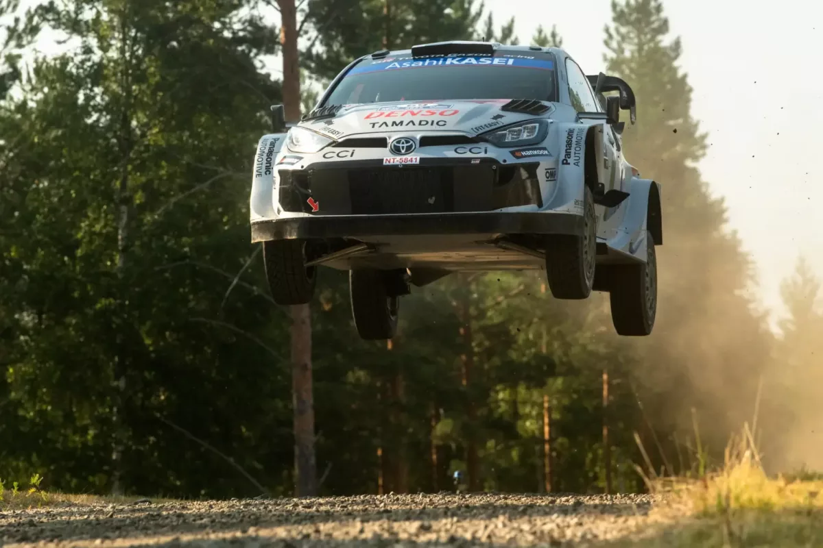 Rovanpera vezet a Finn Rally első napjának végén a kemény csatában