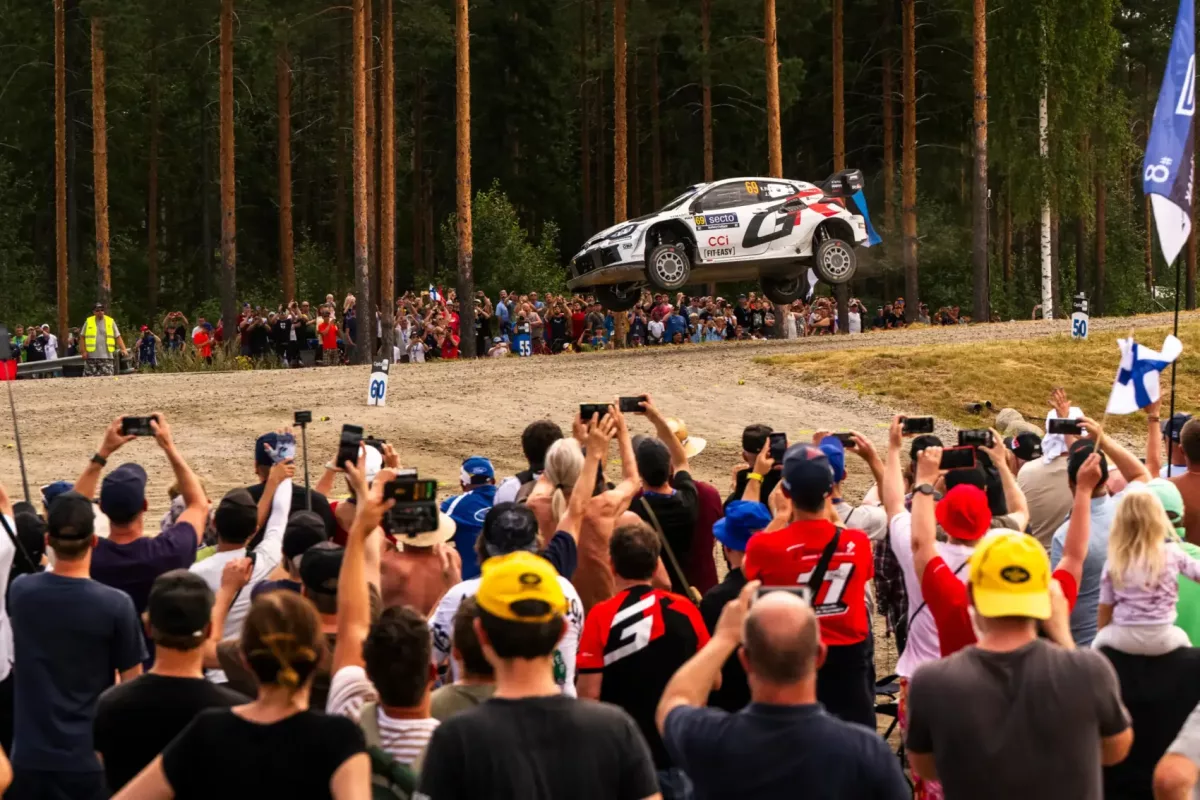 Rovanpera a defektje ellenére továbbra is diktálja a tempót a Finn Rallyn