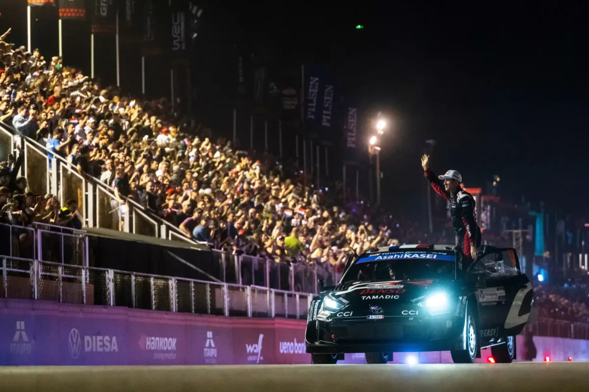 Kaland Paraguayban: Ogier bajba került, Munster pedig versenyben maradt