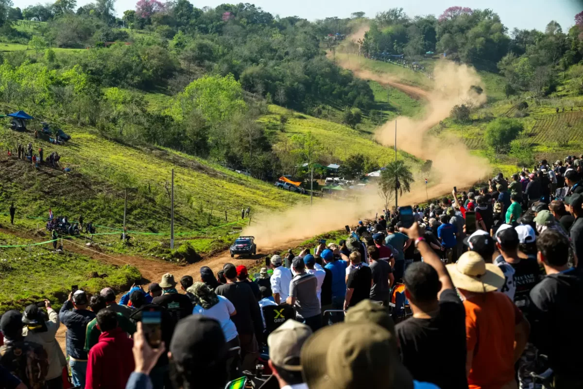 Ogier fenyegetően közelít a győzelemhez Paraguayban a Hyundai csapat drámai versenye után