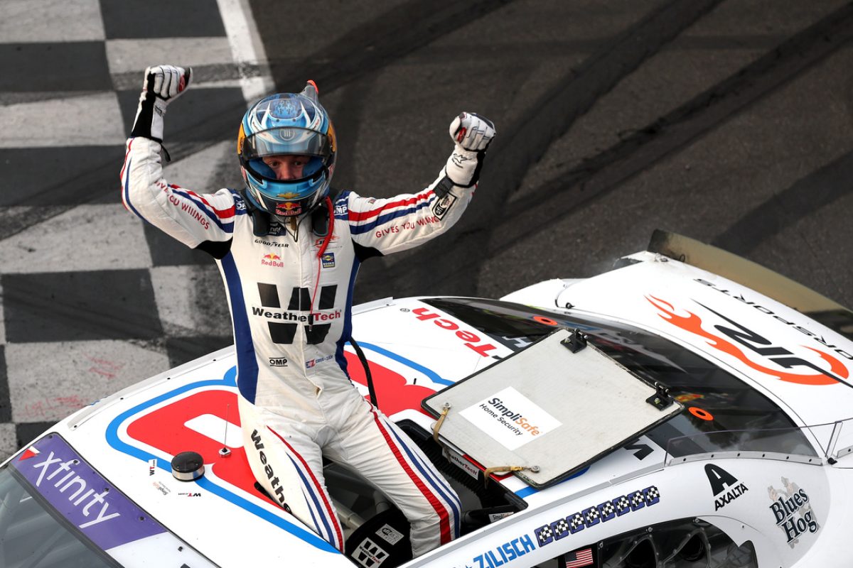 A Csodatini legújabb show-ja történelmi sikert hozott a NASCAR világában Portlandben