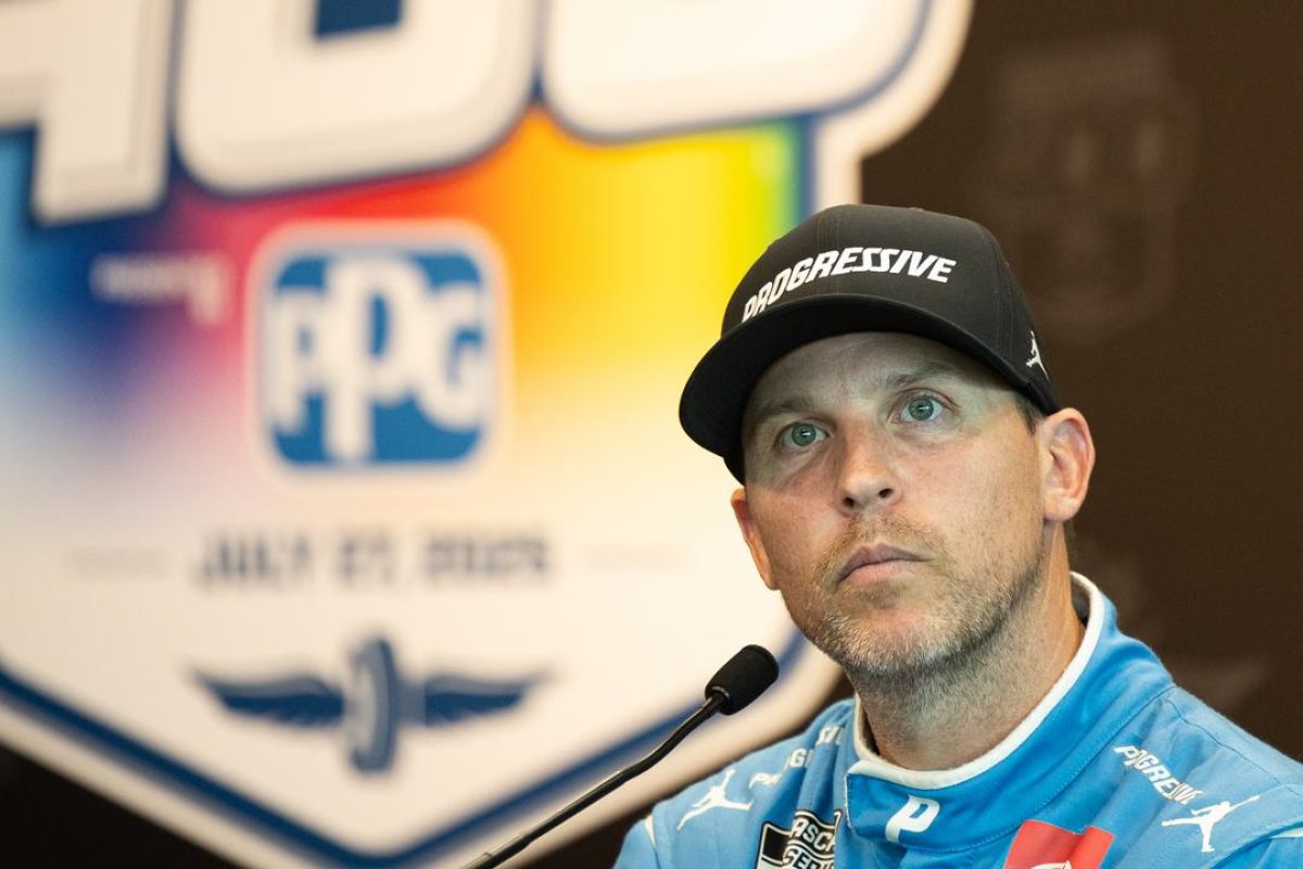 Az „Autósport történetének legcsúnyább háborúja: Kesztyűk le!” cím hatásos lehetne erre az írásra.