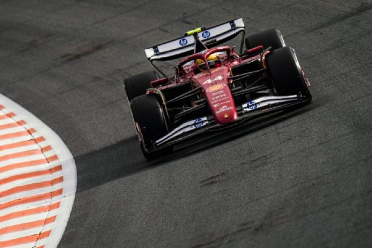 Hamilton rajtbüntetést kapott, Leclerc megúszta