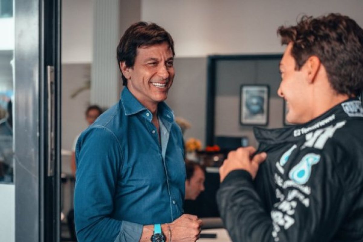 A Wolff megerősítette: Russell marad a Mercedes pilótája