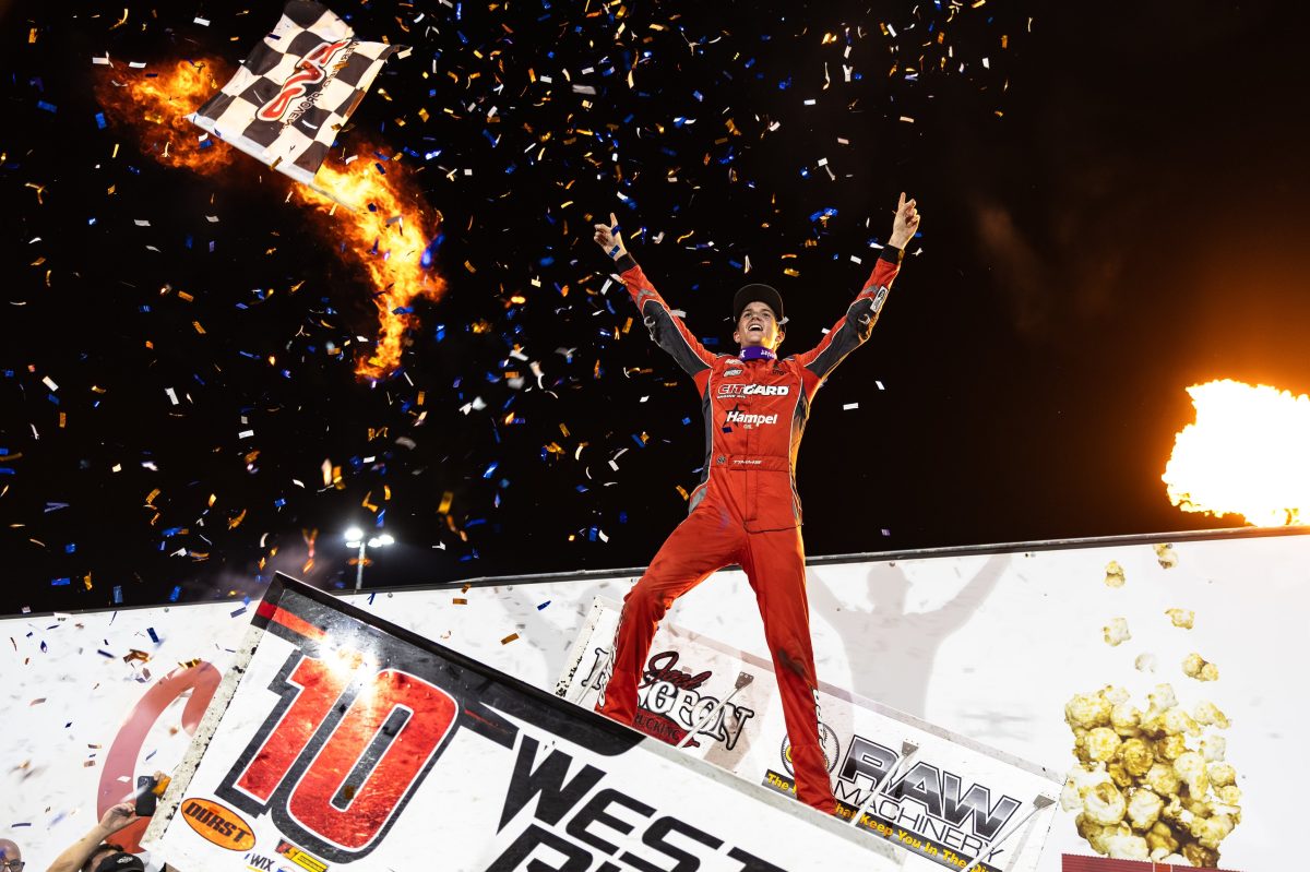 Történelmi pillanat a sprint car Super Bowlján: 18 éves helyi hősé a figyelem középpontjában!