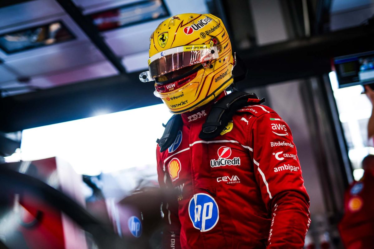 A Formula 1 Hetedik Világbajnoka: Lewis Hamilton az évad kevésbé izgalmas természetére hívja fel a figyelmet fejlesztések hiányával