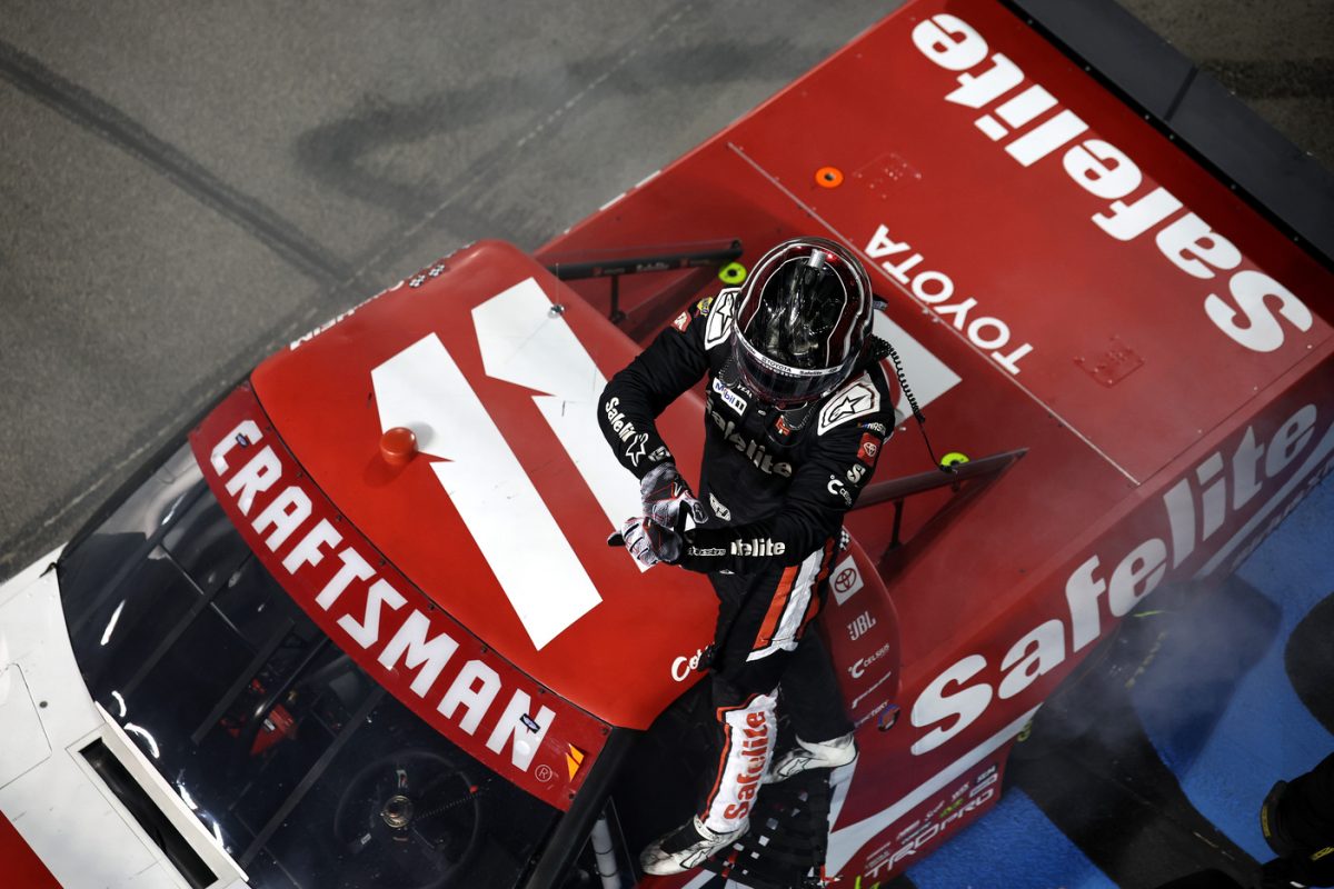 Rekordidők és búcsúk a NASCAR Trucks rájátszásának szakaszfináléján