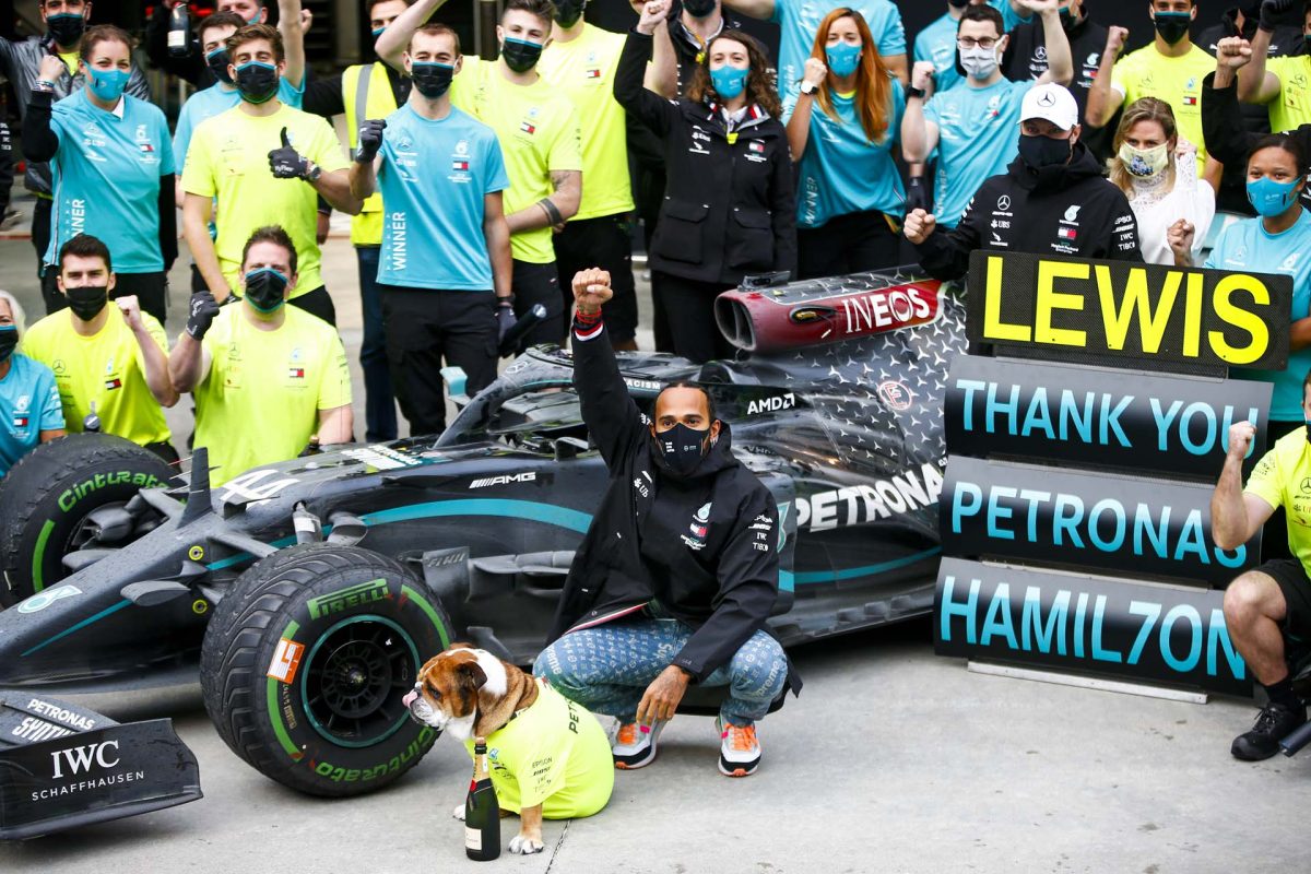 Gyászol Lewis Hamilton: „Meg kellett hoznom életem legnehezebb döntését”