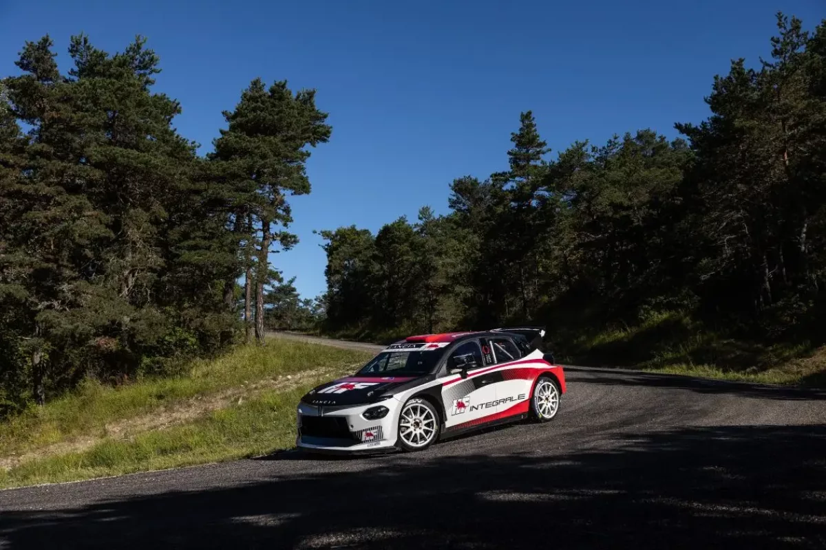 Az alábbi címet javaslom: „A Lancia bemutatta hivatalosan a Rally2-es autóját: Íme az új versenygép