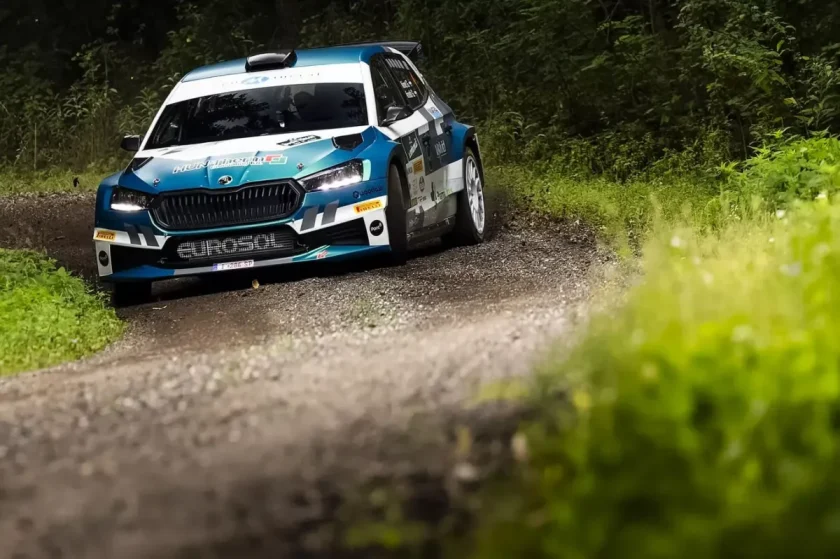 A Hmm, találtam rá. A jó cím lehet: „Német forgott, de továbbra is az élmezőnyben a III. WHB Győr Rally első körében