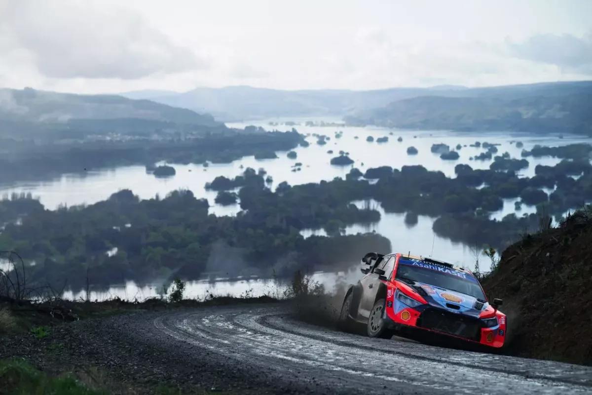 Gyorsasági versenyen civil autó hajtott, a szervezőket büntetten megrovás érte