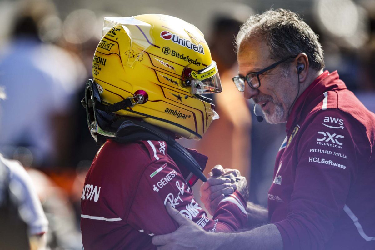 Az elveszített pontok visszaszerzése: Hamilton eltökéltsége a versenyben