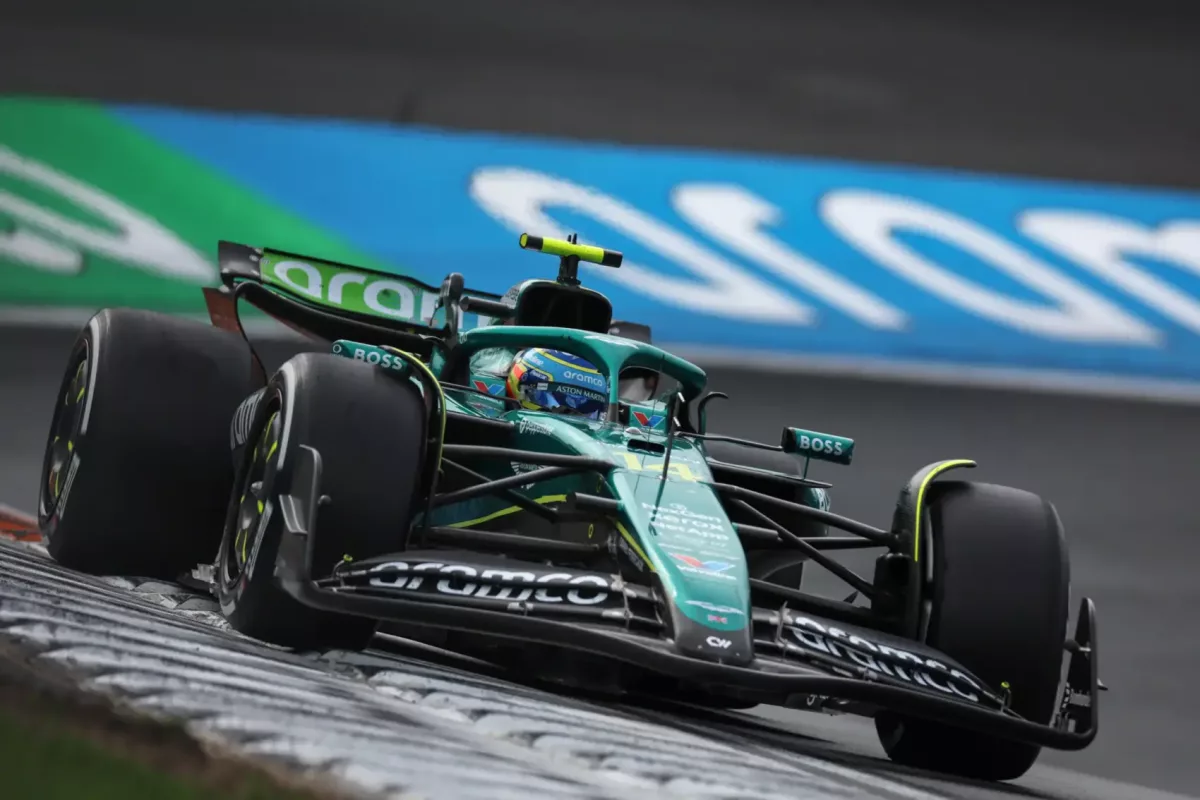 „Kib*szott szerencse” – így dühöngött a rádióban Alonso, akinek Strollt is el kellett engednie