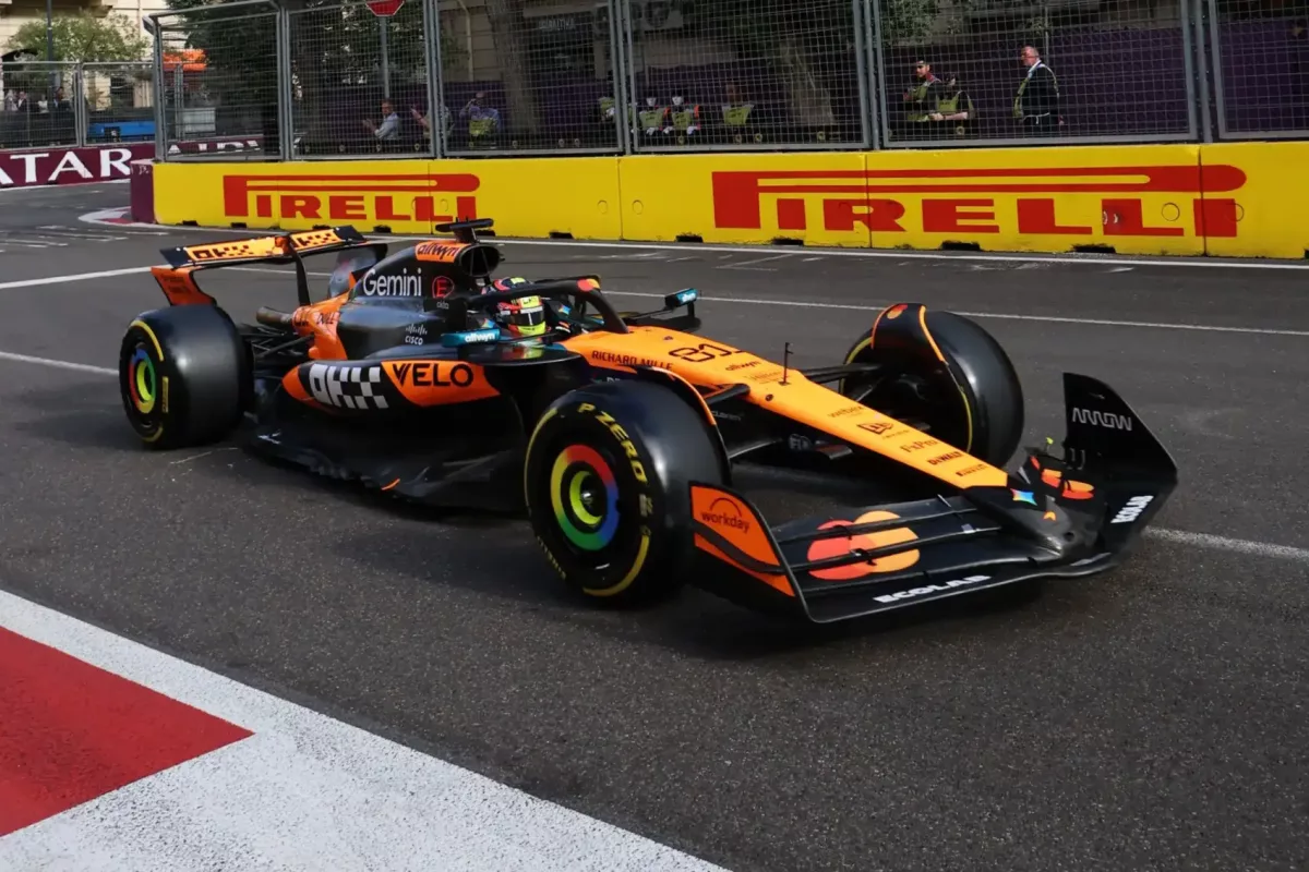 A főnök Schumacherrel párhuzamba állítja a Bakuban hibázó F1-es listavezetőt