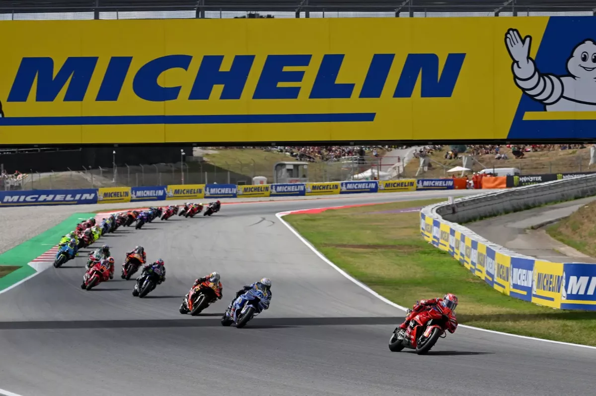 A veterán menedzser szerint nincs olyan pilóta, aki irigyelhetné Marc Márquez tehetségét