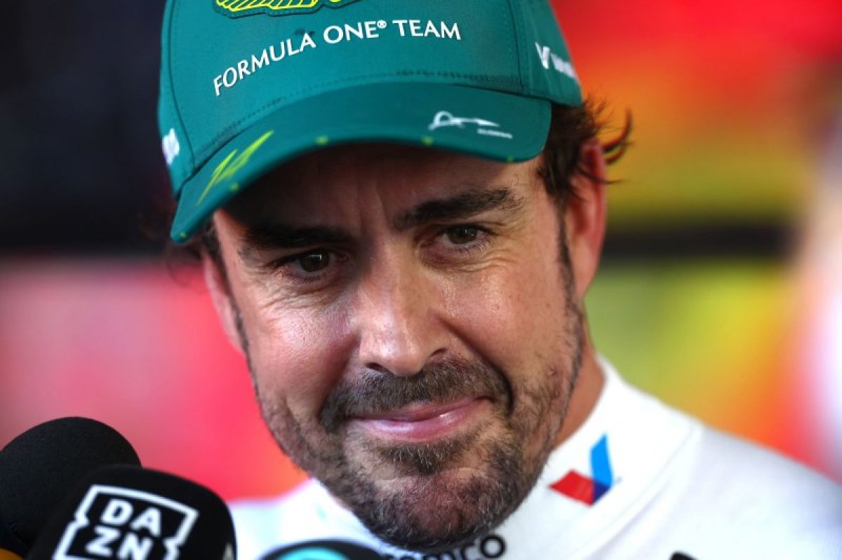 Albon Hadjart megelőzve Alonso a harmadik helyen a Formula 1.5-ben