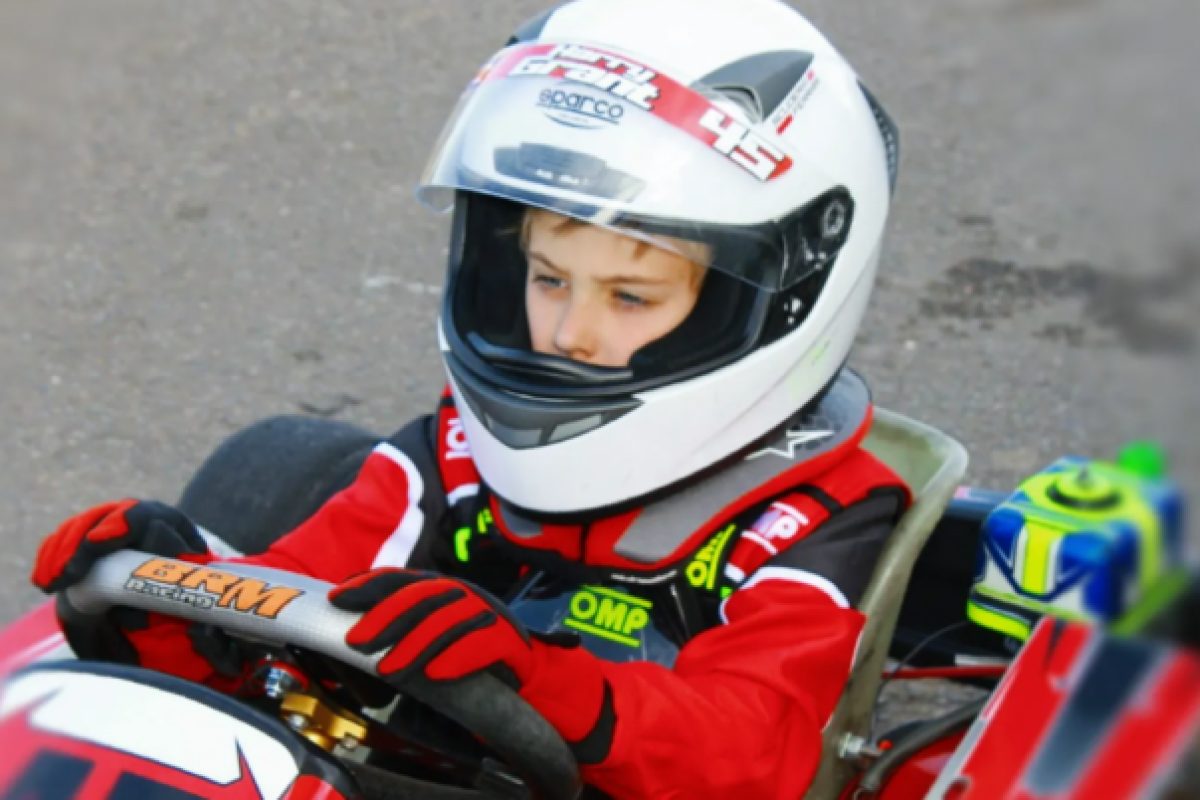 Egy ifjú magyar versenyző útja a brit autósport csúcsára – Harry Grant Kazinczi a British Kart Championshipban
