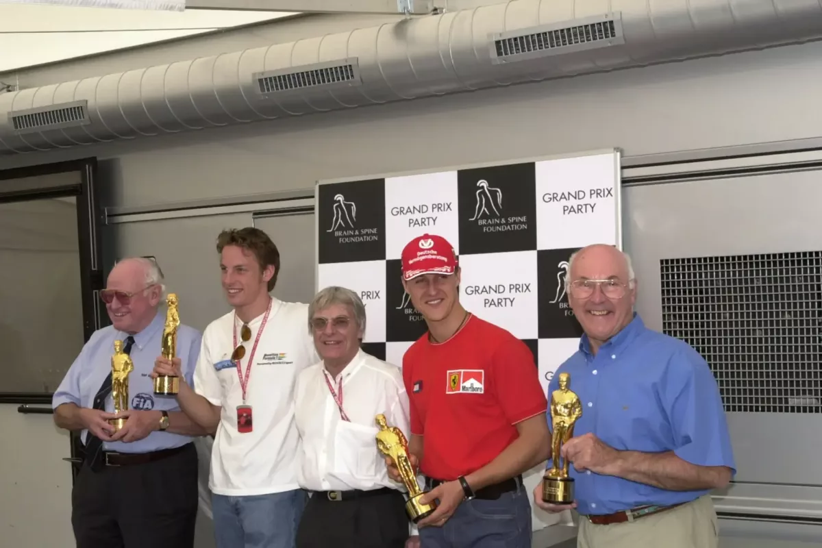 Ecclestone fenyegeti Schumacher vb-címének megfosztásával a visszatérés ösztönzése érdekében