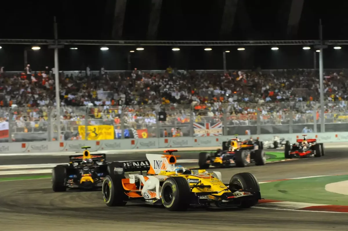 Az F1 történetének egyik legnagyobb csalása: a 17 éves szingapúri ütközésbotrány rejtett titkai