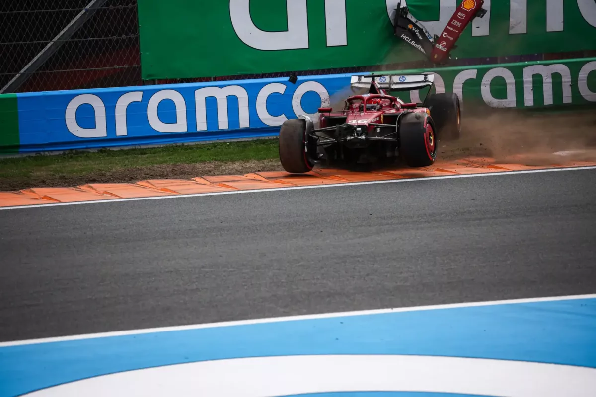 Rossz lóra tett a Ferrari: simán elkerülhető lett volna Leclerc balesete, ha hallgatnak pilótájukra