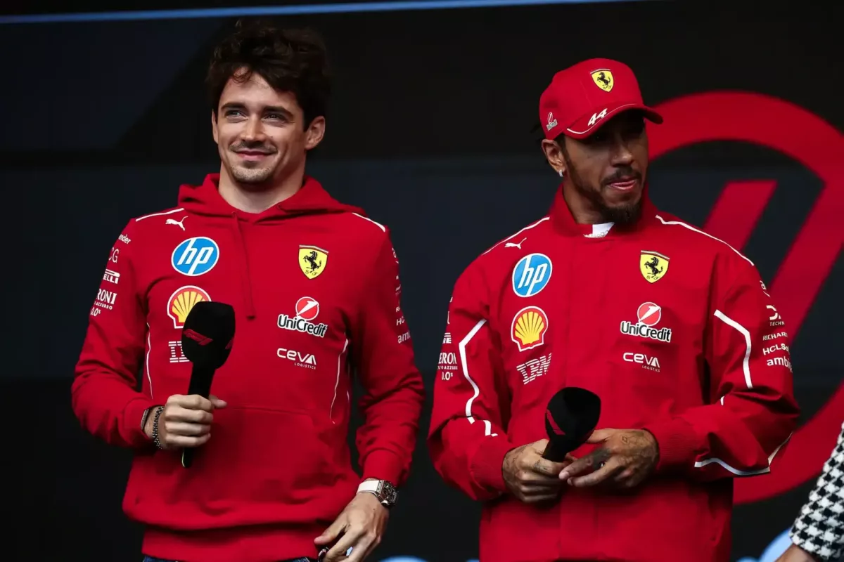 A Ferrari parancsa ellenére: Hamiltonnak nem sikerült megelőznie Leclerc-t Bakuban