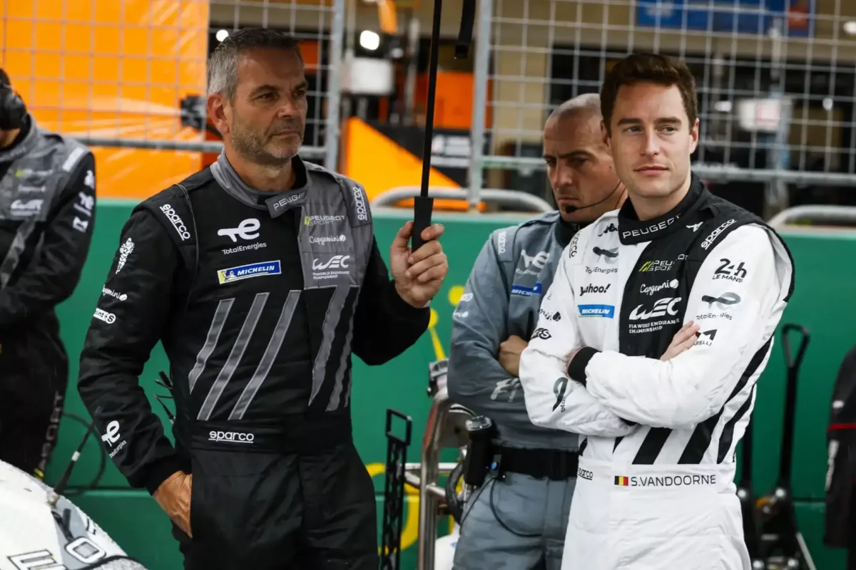 Alonso borzasztó hírrel sújtotta a világbajnokot: szezon közben hagyja el a csapatot